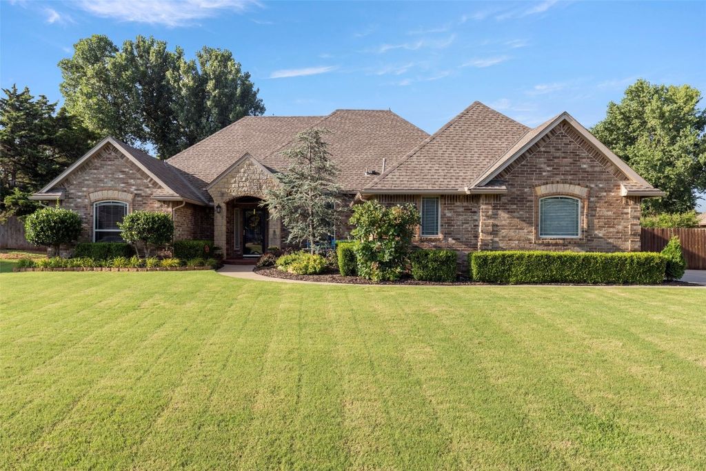 732 E Olivia Terrace, Mustang, OK 73064