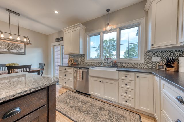 23 Mountain Top Pass, Burlington, CT 06013