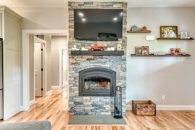 23 Mountain Top Pass, Burlington, CT 06013
