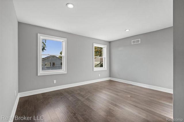 38165 Cherry Lane, Harrison Charter Township, MI 48045