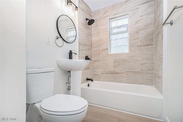 52 Avalon Drive, Bedford, OH 44146