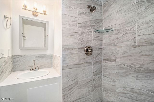 52 Avalon Drive, Bedford, OH 44146