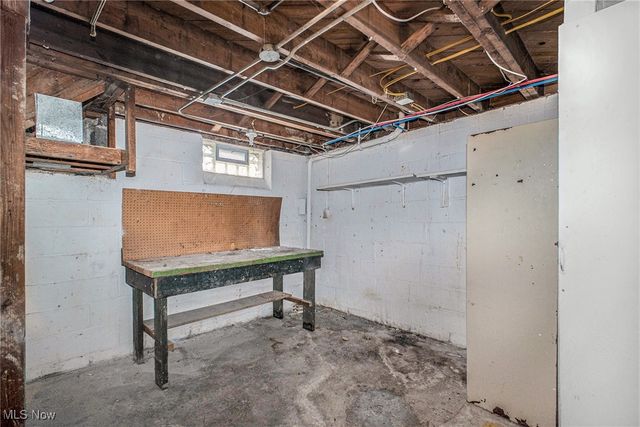 52 Avalon Drive, Bedford, OH 44146