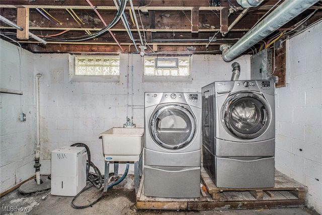 52 Avalon Drive, Bedford, OH 44146