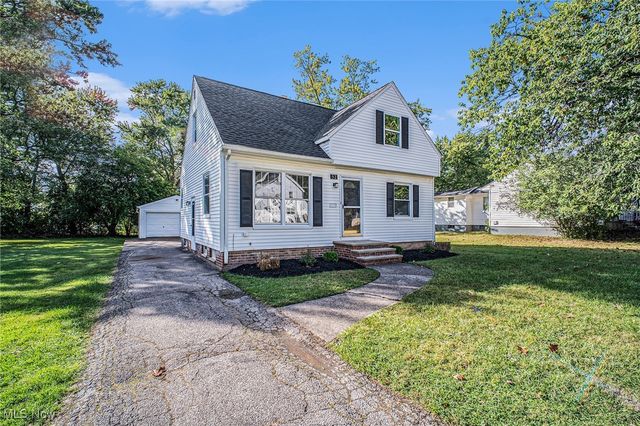 52 Avalon Drive, Bedford, OH 44146