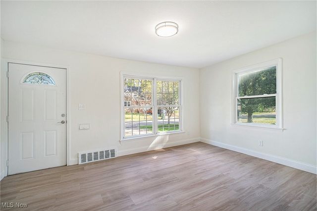 52 Avalon Drive, Bedford, OH 44146