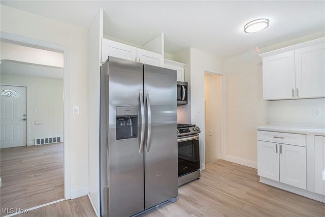 52 Avalon Drive, Bedford, OH 44146