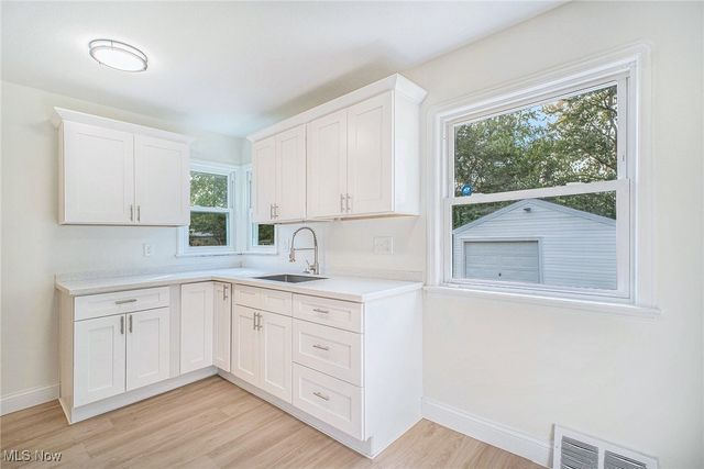 52 Avalon Drive, Bedford, OH 44146