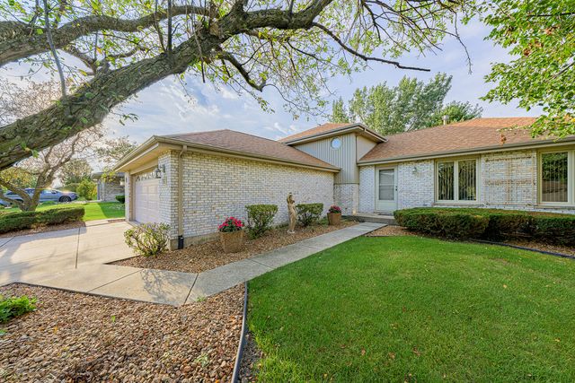 7502 W Lakeside Drive, Frankfort, IL 60423