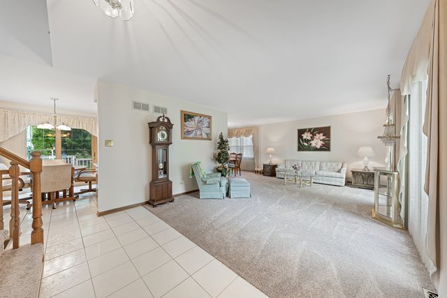 7502 W Lakeside Drive, Frankfort, IL 60423