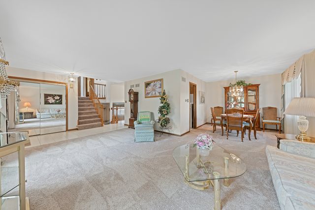 7502 W Lakeside Drive, Frankfort, IL 60423