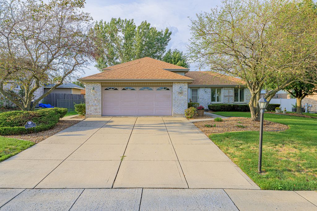 7502 W Lakeside Drive, Frankfort, IL 60423