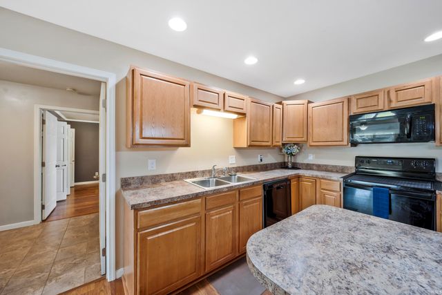 2202 E Iowa Street, Evansville, IN 47711