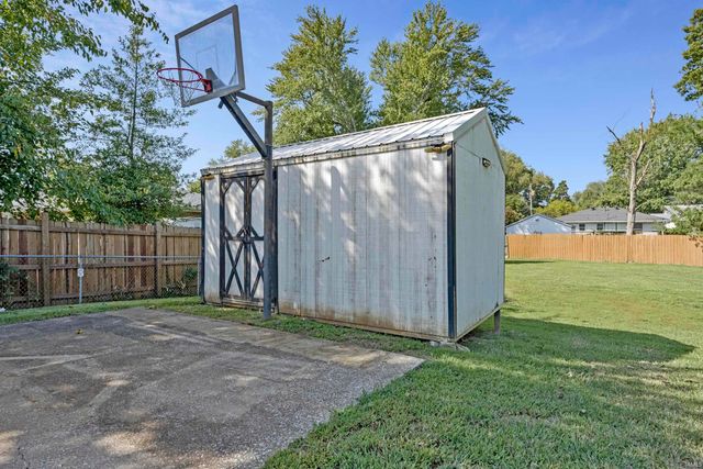 2202 E Iowa Street, Evansville, IN 47711