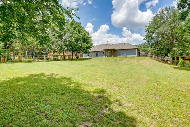 464 Wildwood Lane, Burleson, TX 76028