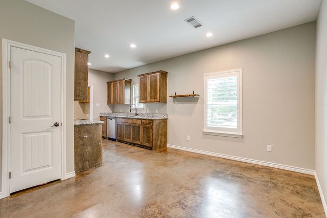 464 Wildwood Lane, Burleson, TX 76028