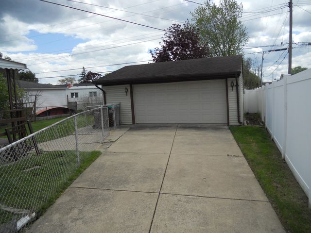 22119 Candace Drive, Rockwood City, MI 48173