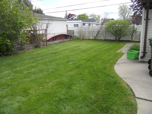 22119 Candace Drive, Rockwood City, MI 48173
