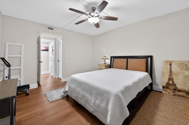 1036 US Highway 1 123, North Palm Beach, FL 33408