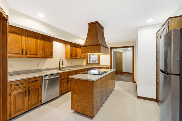 5618 S Kimbrough Avenue, Springfield, MO 65810