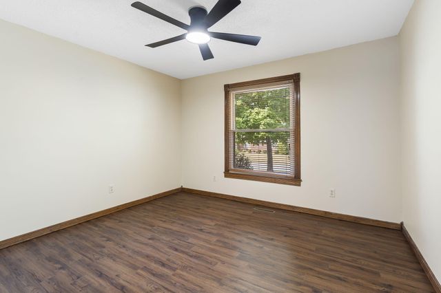 5618 S Kimbrough Avenue, Springfield, MO 65810