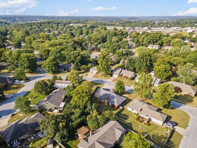 5618 S Kimbrough Avenue, Springfield, MO 65810