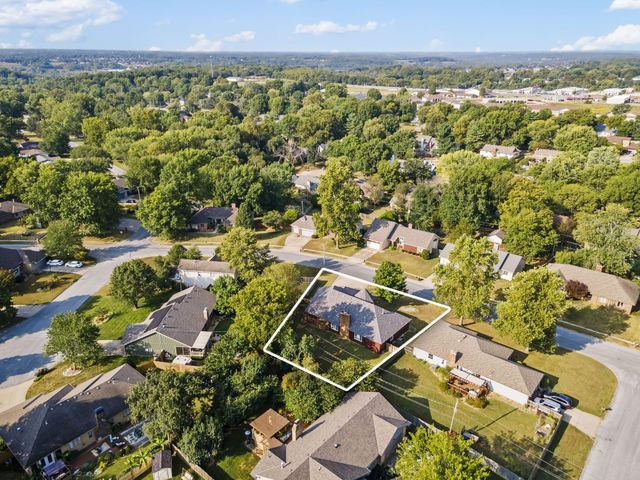 5618 S Kimbrough Avenue, Springfield, MO 65810