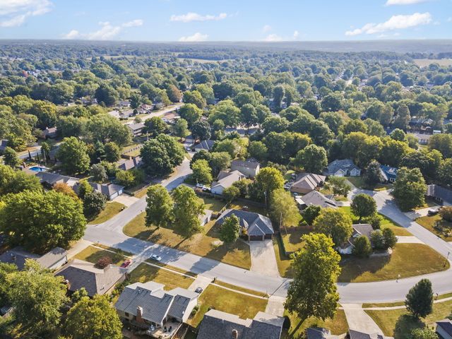 5618 S Kimbrough Avenue, Springfield, MO 65810