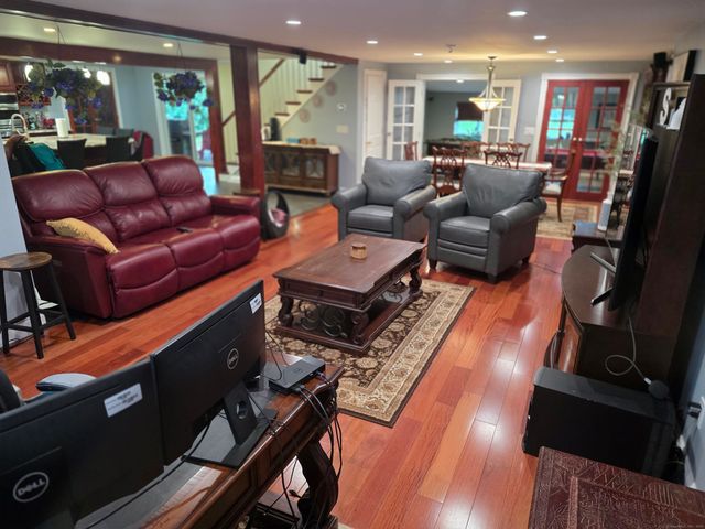 913 Pleasant Valley Road, South Windsor, CT 06074
