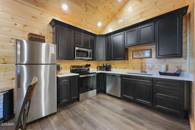 1026 Black Bear Cub Way, Sevierville, TN 37862