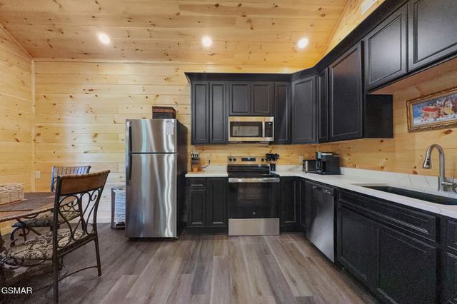 1026 Black Bear Cub Way, Sevierville, TN 37862