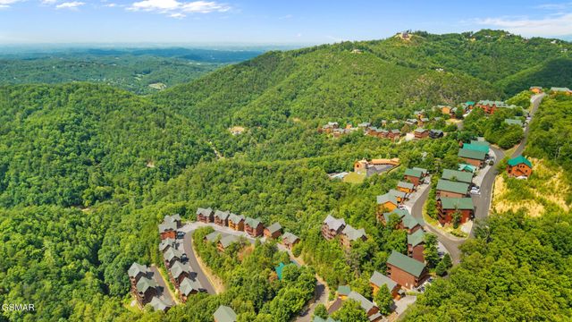 1026 Black Bear Cub Way, Sevierville, TN 37862