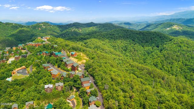 1026 Black Bear Cub Way, Sevierville, TN 37862