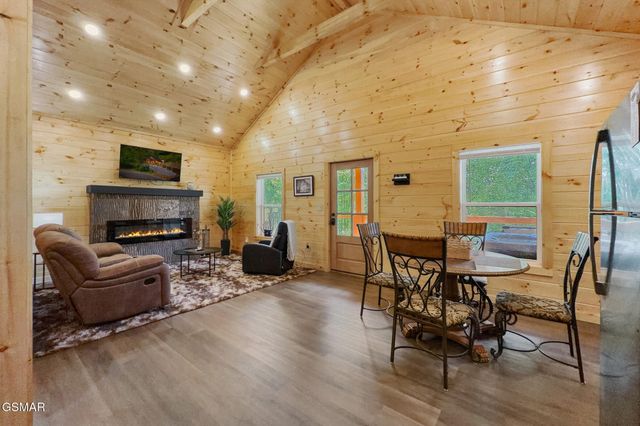 1026 Black Bear Cub Way, Sevierville, TN 37862