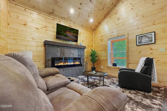 1026 Black Bear Cub Way, Sevierville, TN 37862
