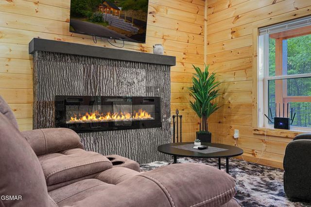 1026 Black Bear Cub Way, Sevierville, TN 37862