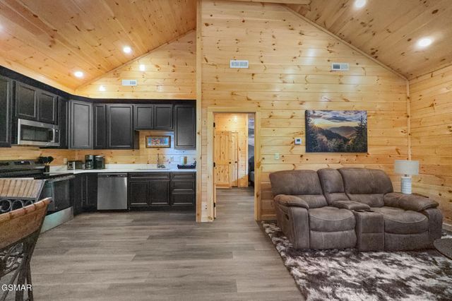 1026 Black Bear Cub Way, Sevierville, TN 37862