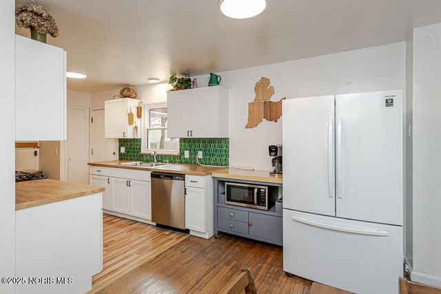 802 Cuthbert Road, Toledo, OH 43607