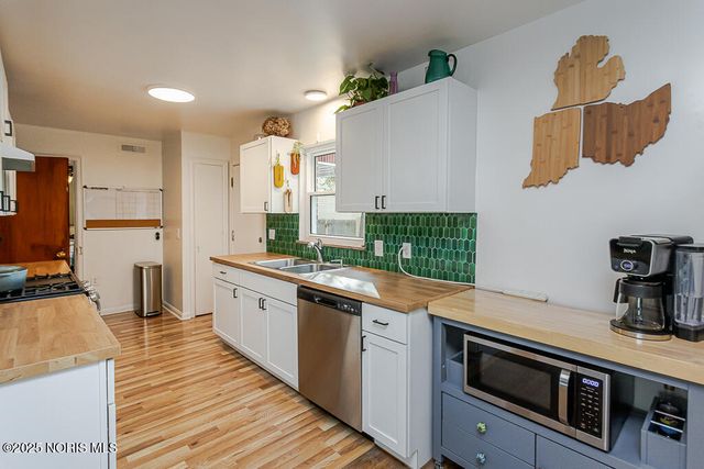 802 Cuthbert Road, Toledo, OH 43607