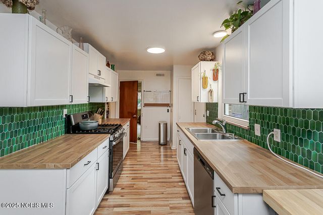 802 Cuthbert Road, Toledo, OH 43607