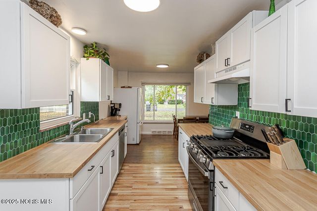 802 Cuthbert Road, Toledo, OH 43607