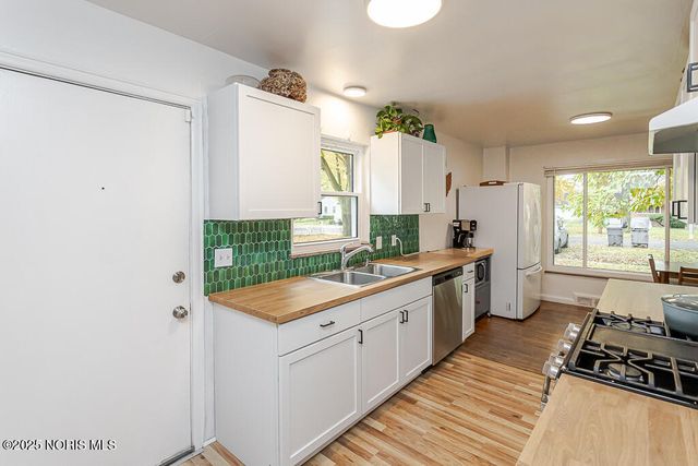 802 Cuthbert Road, Toledo, OH 43607