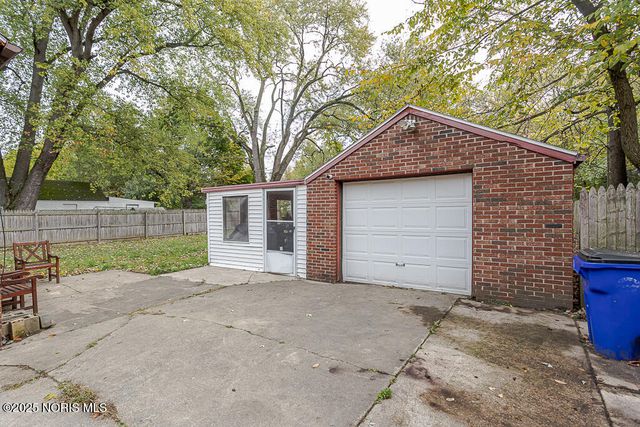 802 Cuthbert Road, Toledo, OH 43607