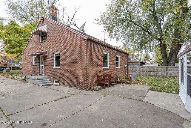 802 Cuthbert Road, Toledo, OH 43607