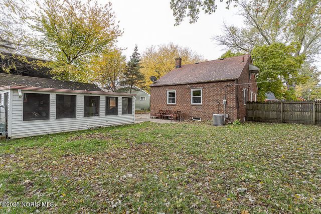 802 Cuthbert Road, Toledo, OH 43607