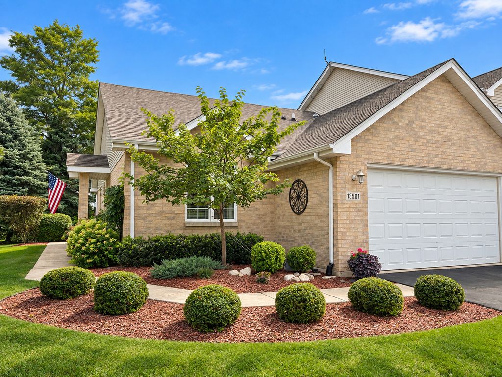 13501 Laramie Avenue, Crestwood, IL 60418 — exterior