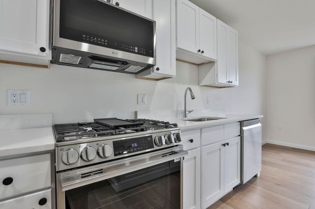 66 Crestview Way, Raymond, NH 03077