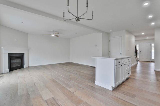 66 Crestview Way, Raymond, NH 03077
