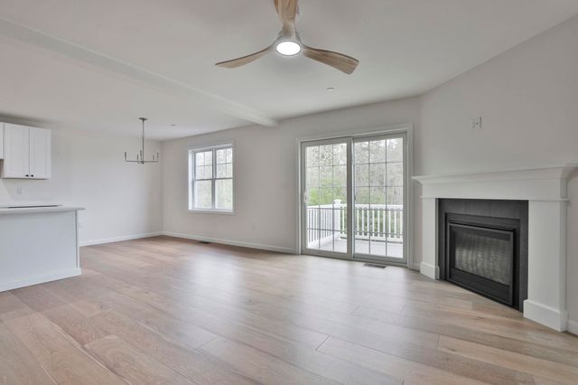 66 Crestview Way, Raymond, NH 03077