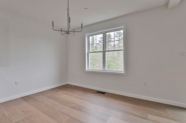 66 Crestview Way, Raymond, NH 03077